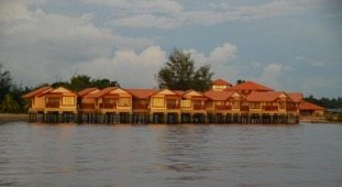 chalet terapung sungai besar2
